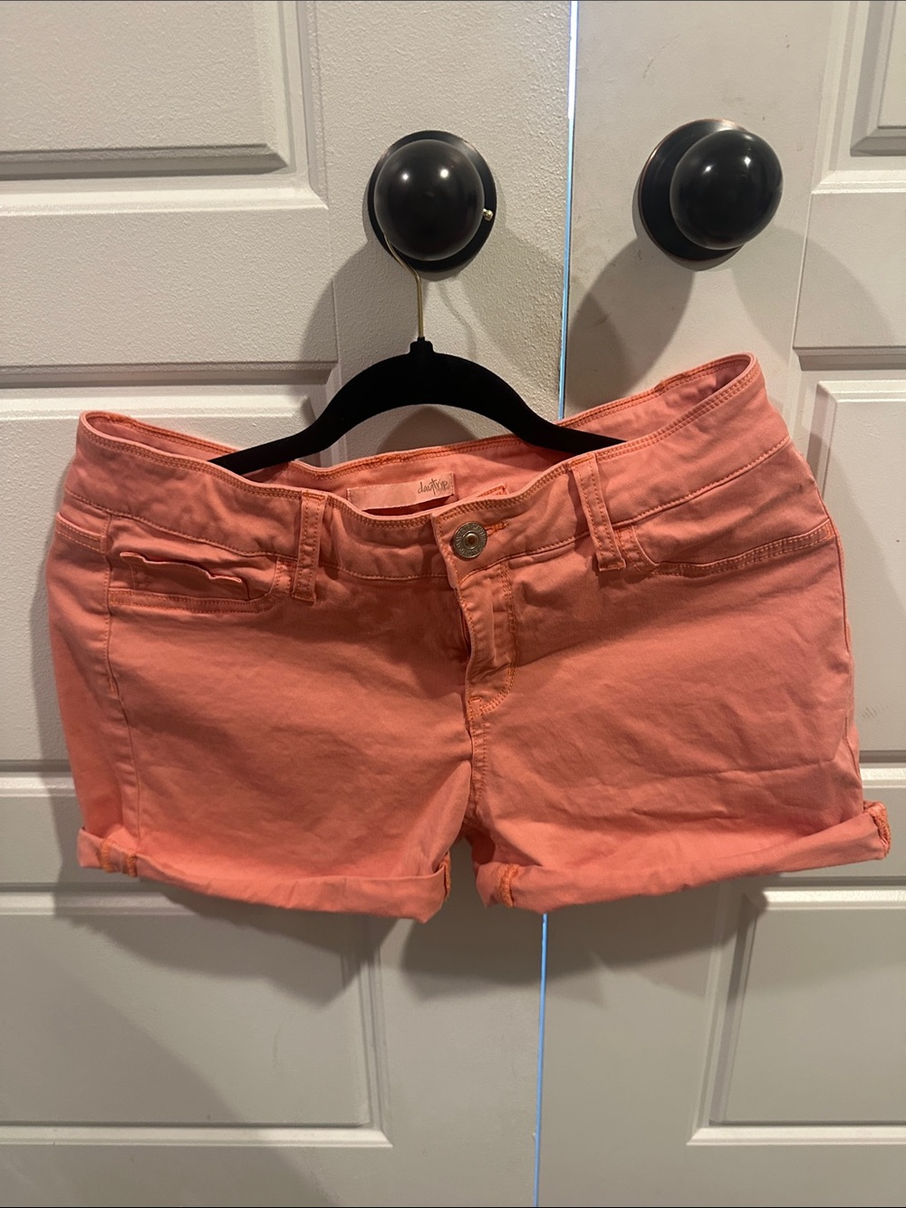 Daytrip Coral Pink Roll-Cuff Jean Shorts Size 29
